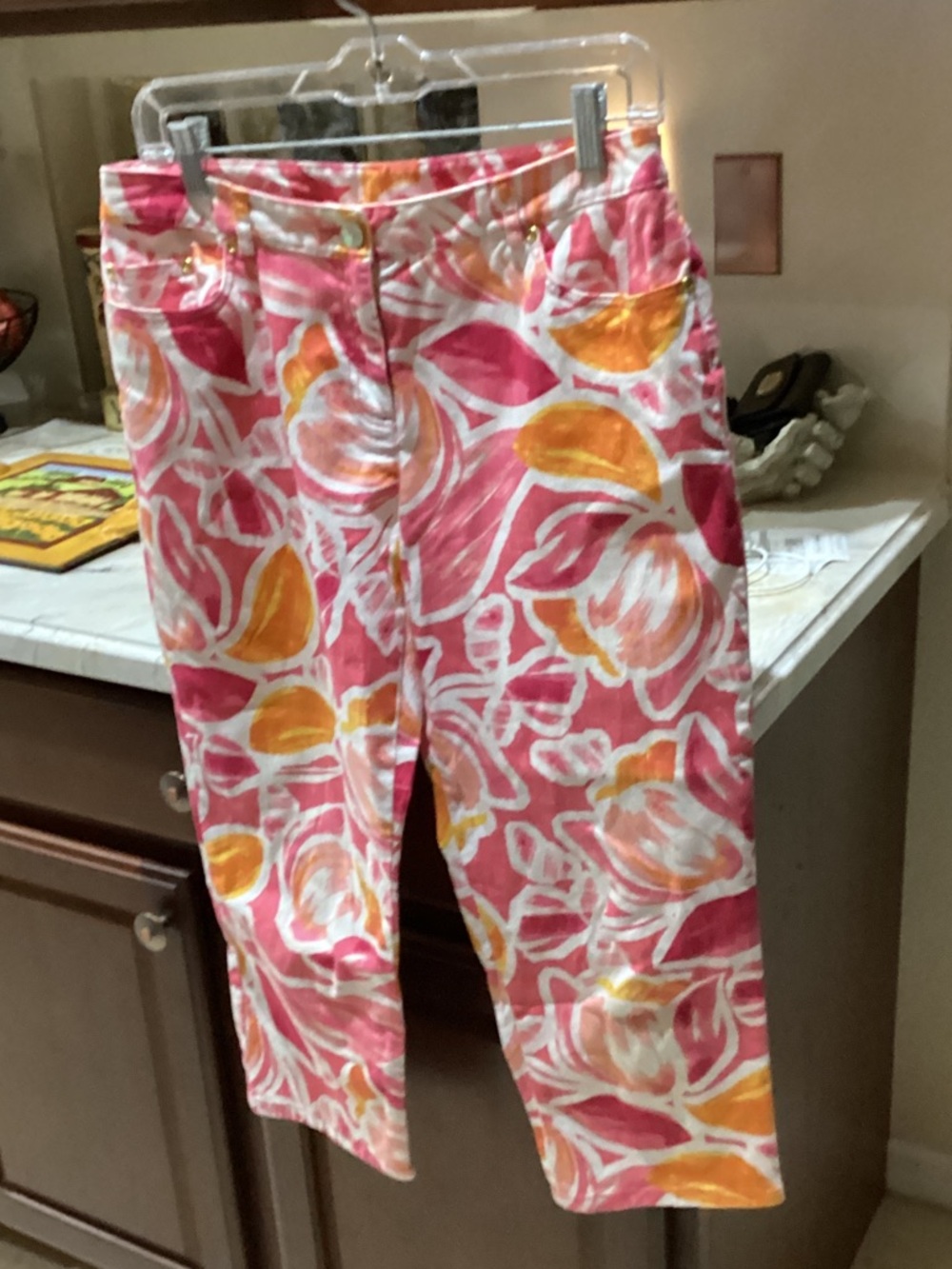 hearts of palm Pink and Orange Floral Capri Pants 21” inseam